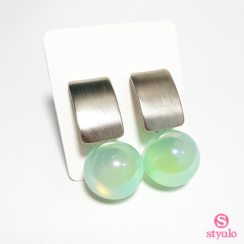Drop Dead Pearl Earrings