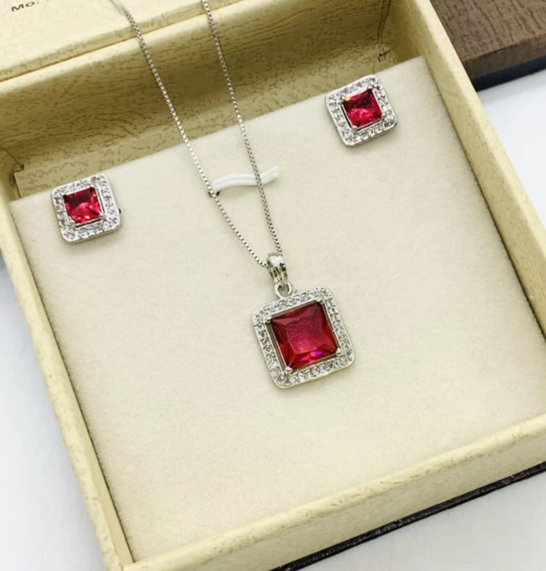 Soft Shore Shine Neckpiece
